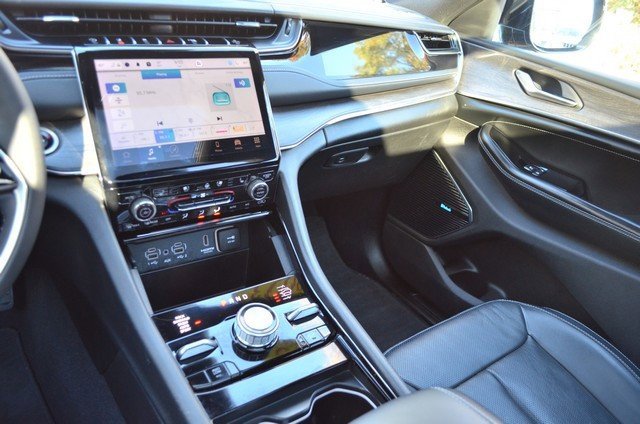 Used 2023 Jeep Grand Cherokee L Overland image 24