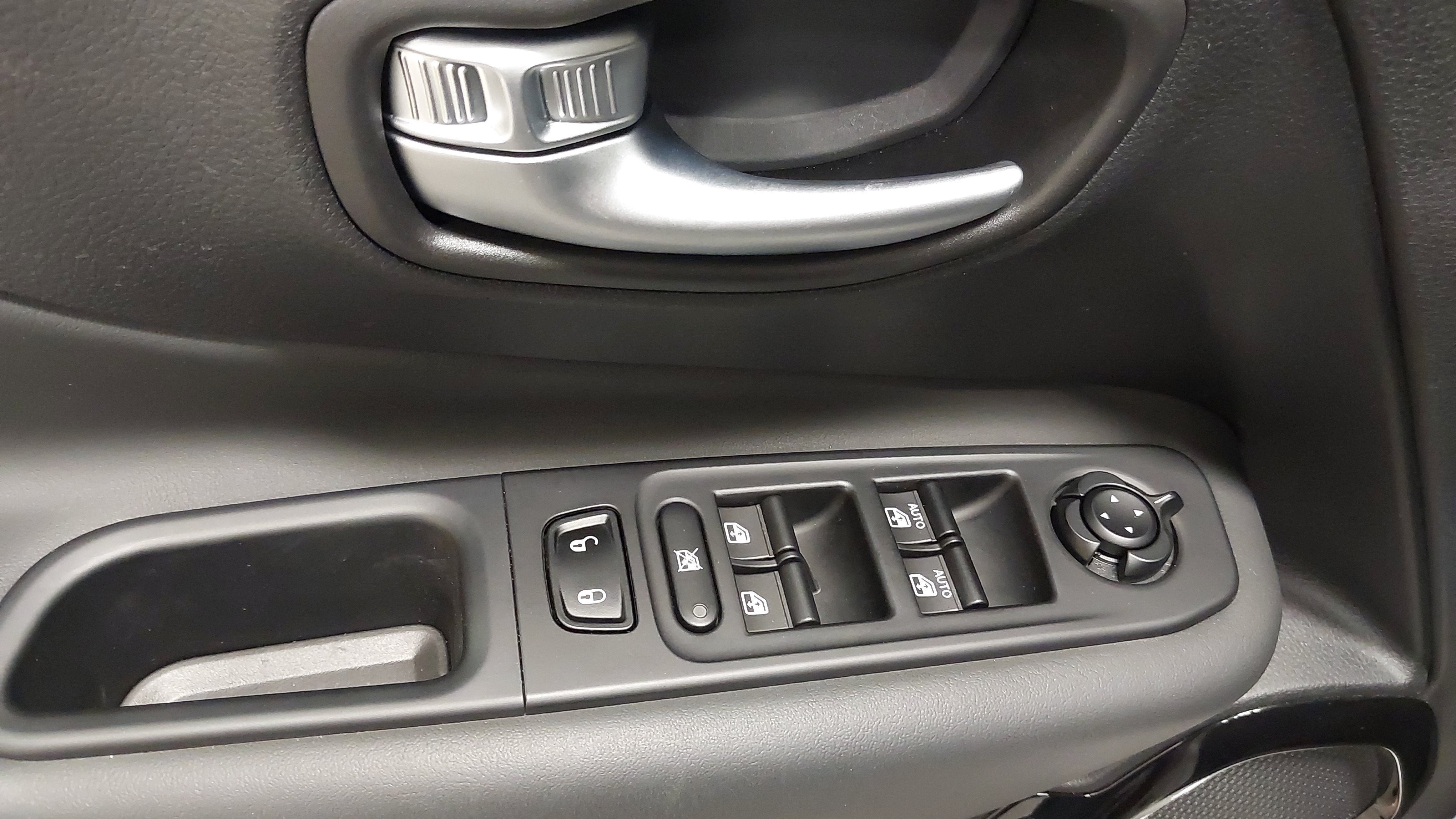 Used 2022 Jeep Renegade Altitude w/ Convenience Group AWD/4WD image 25