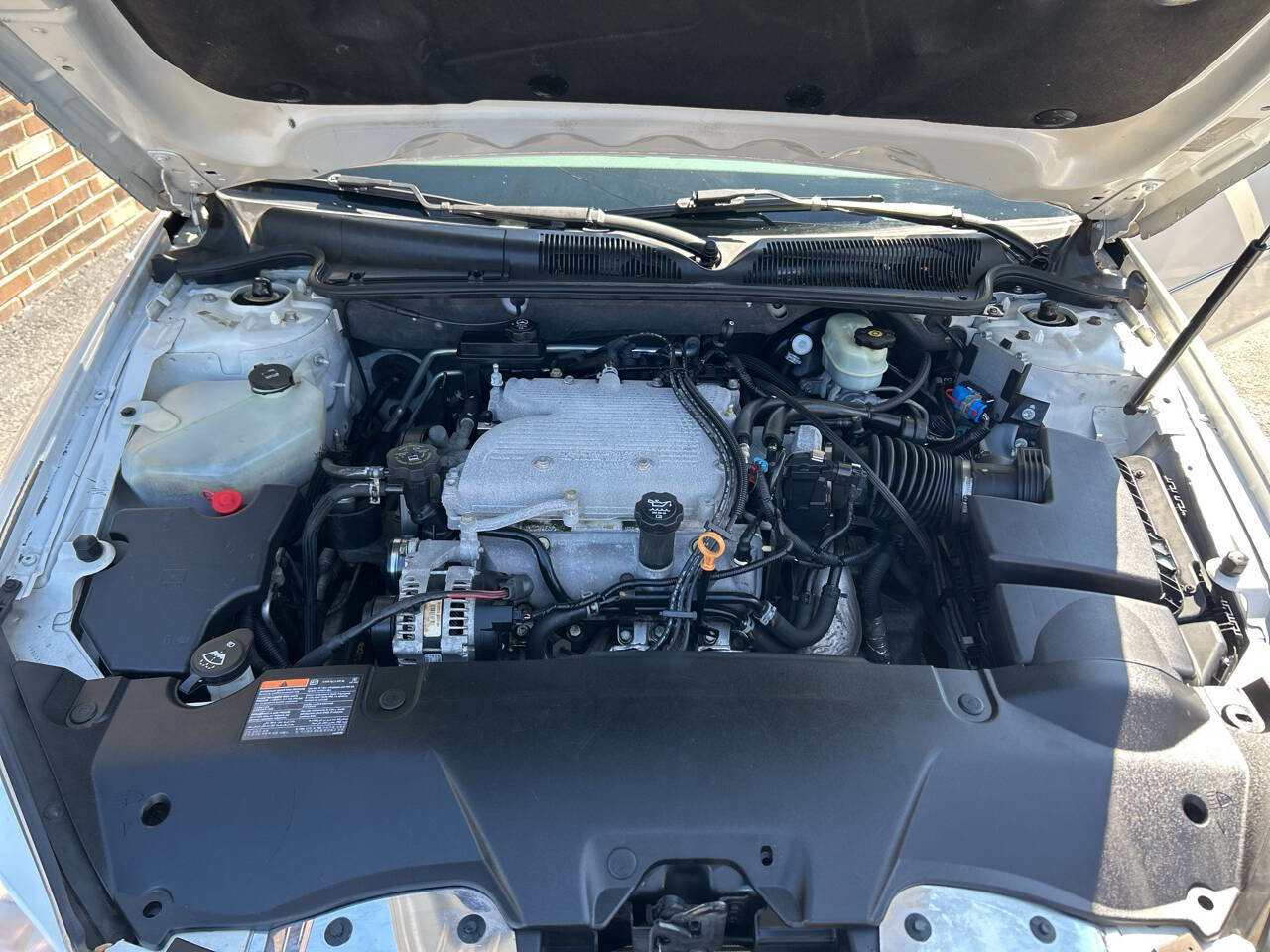 Used 2011 Buick Lucerne CXL image 24