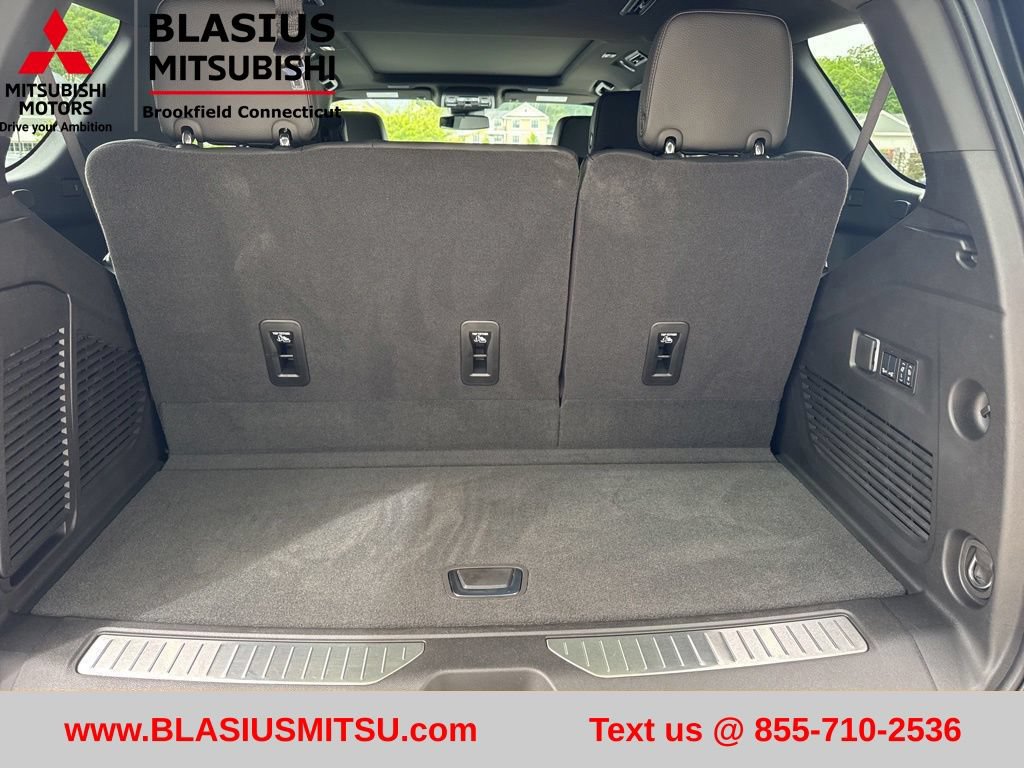Used 2026 GMC Yukon Denali w/ Sun & Power Step Package AWD/4WD image 9