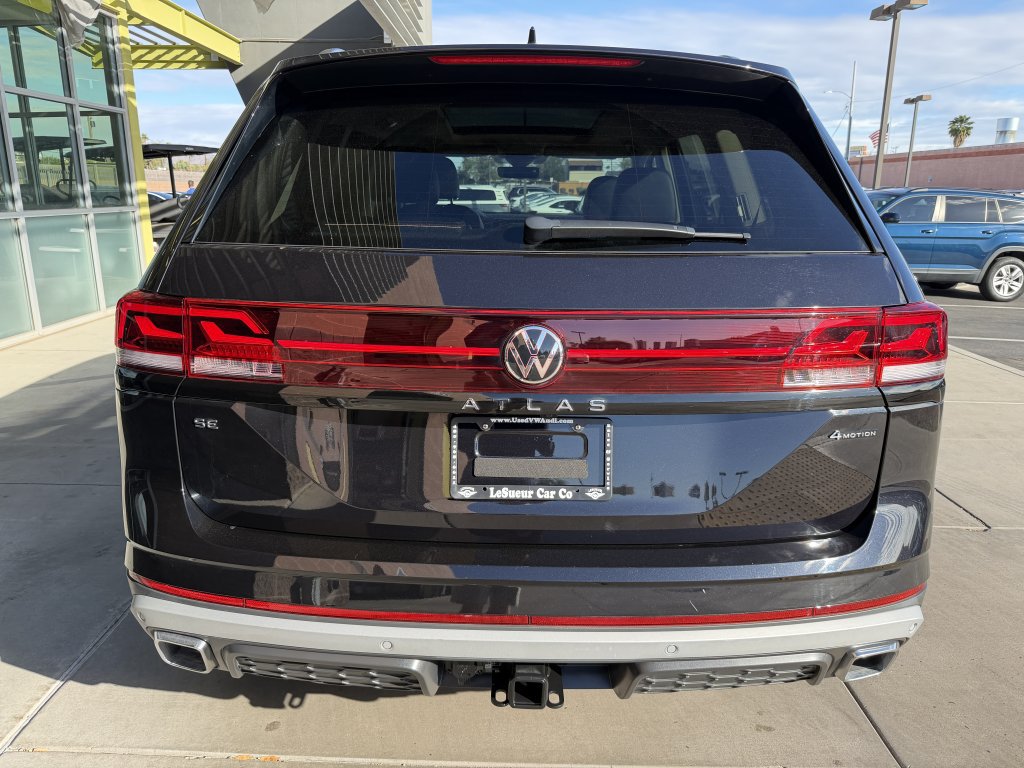 Used 2024 Volkswagen Atlas Peak Edition SE AWD/4WD image 13