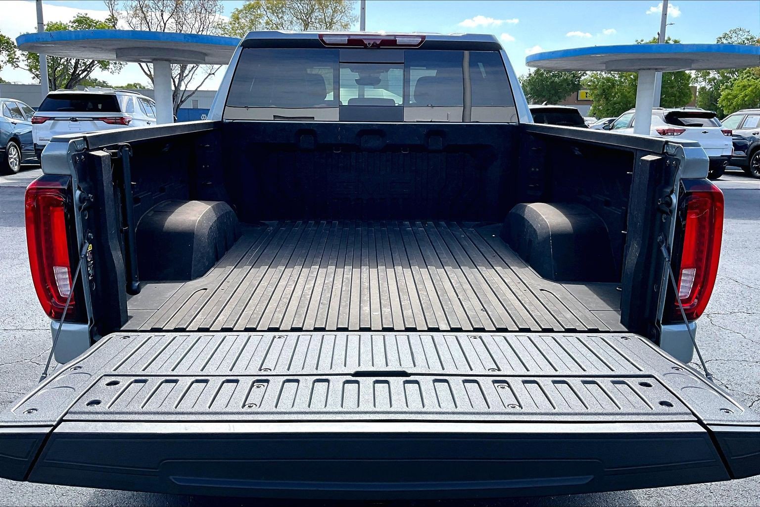 Used 2025 GMC Sierra 1500 Denali Ultimate AWD/4WD image 8