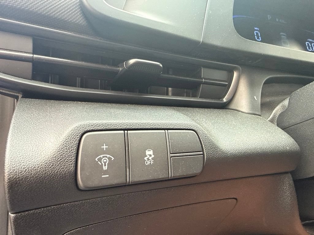 Used 2025 Hyundai Elantra Sport FWD image 12