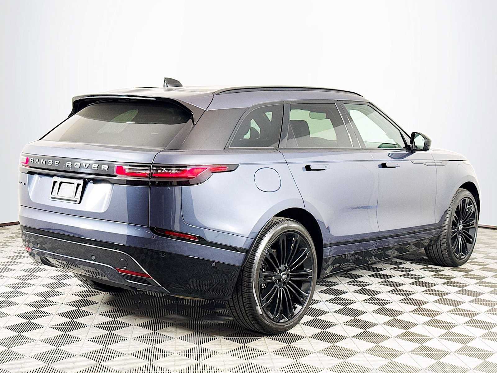 Used 2026 Land Rover Range Rover Velar Dynamic SE AWD/4WD image 5