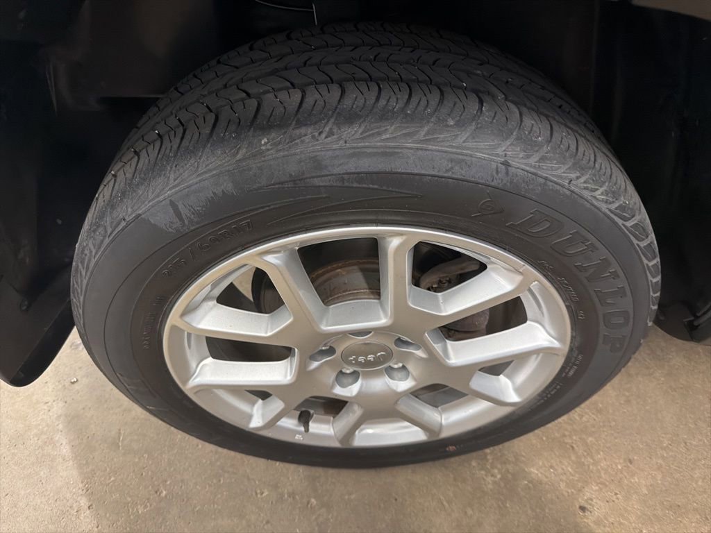 Used 2020 Jeep Renegade Latitude w/ Cold Weather Group AWD/4WD image 14