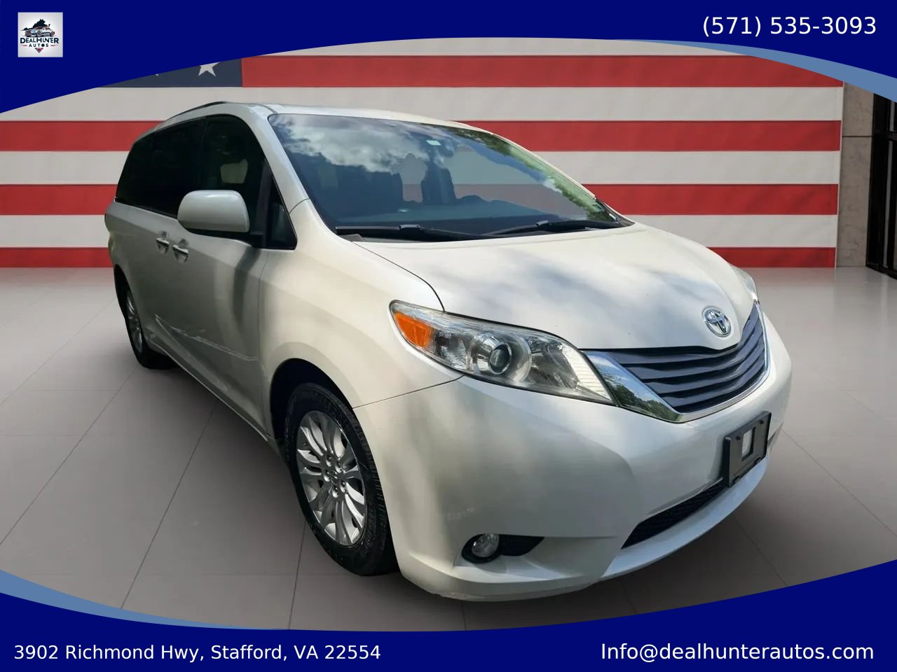 Used 2015 Toyota Sienna XLE w/ XLE Navigation Package FWD image 3