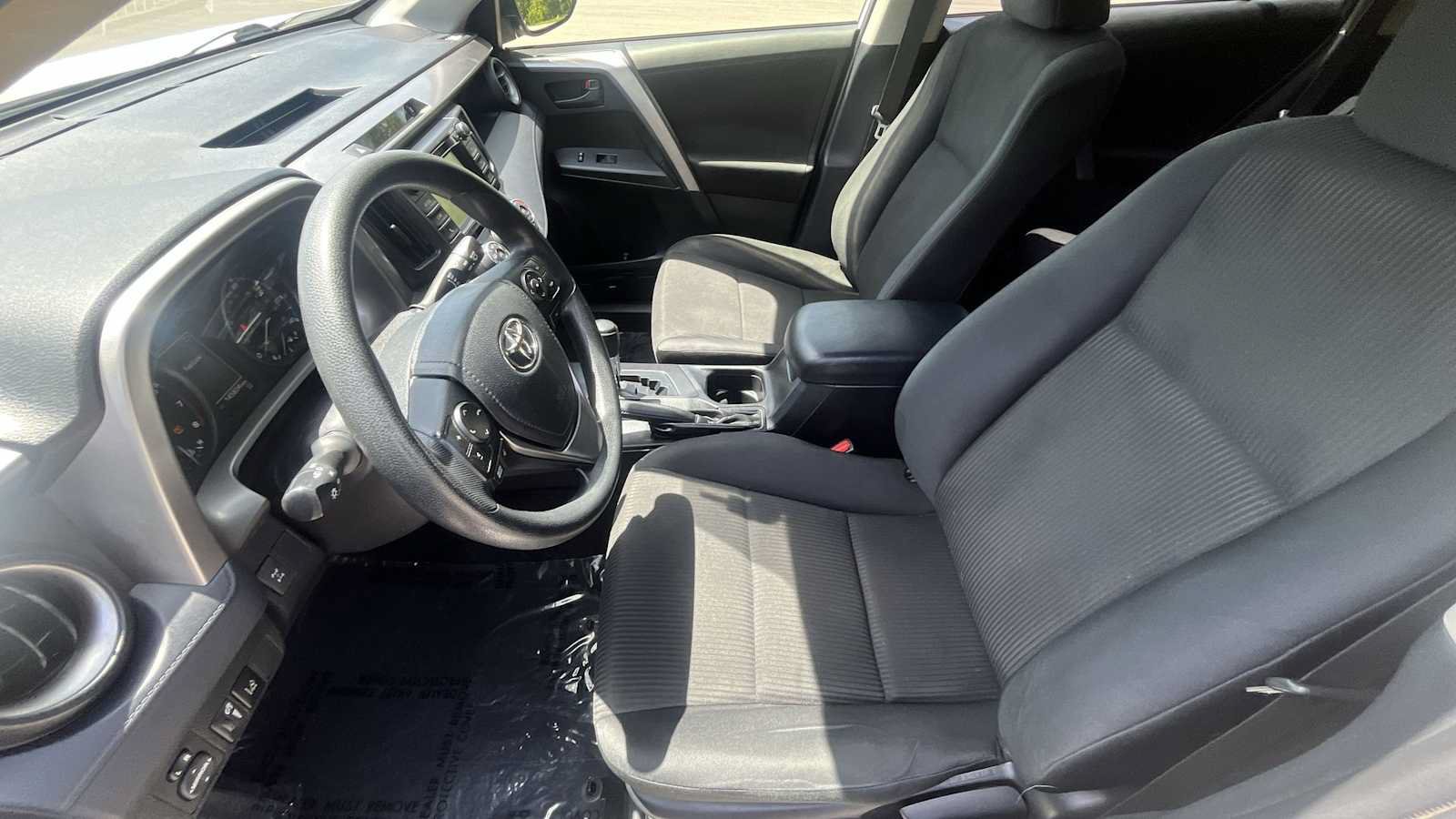 Used 2017 Toyota RAV4 LE AWD/4WD image 15