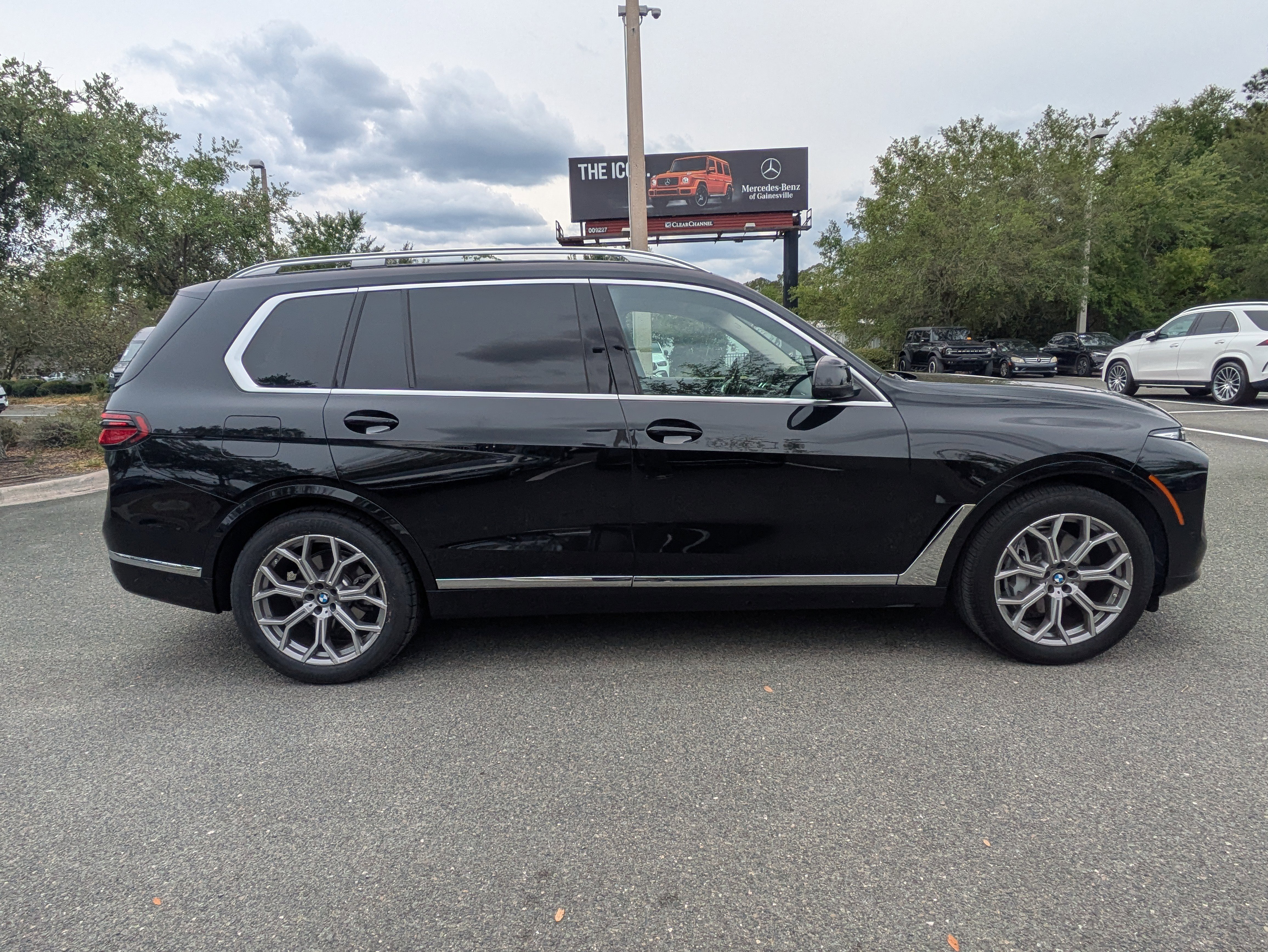 Used 2025 BMW X7 xDrive40i AWD/4WD image 3