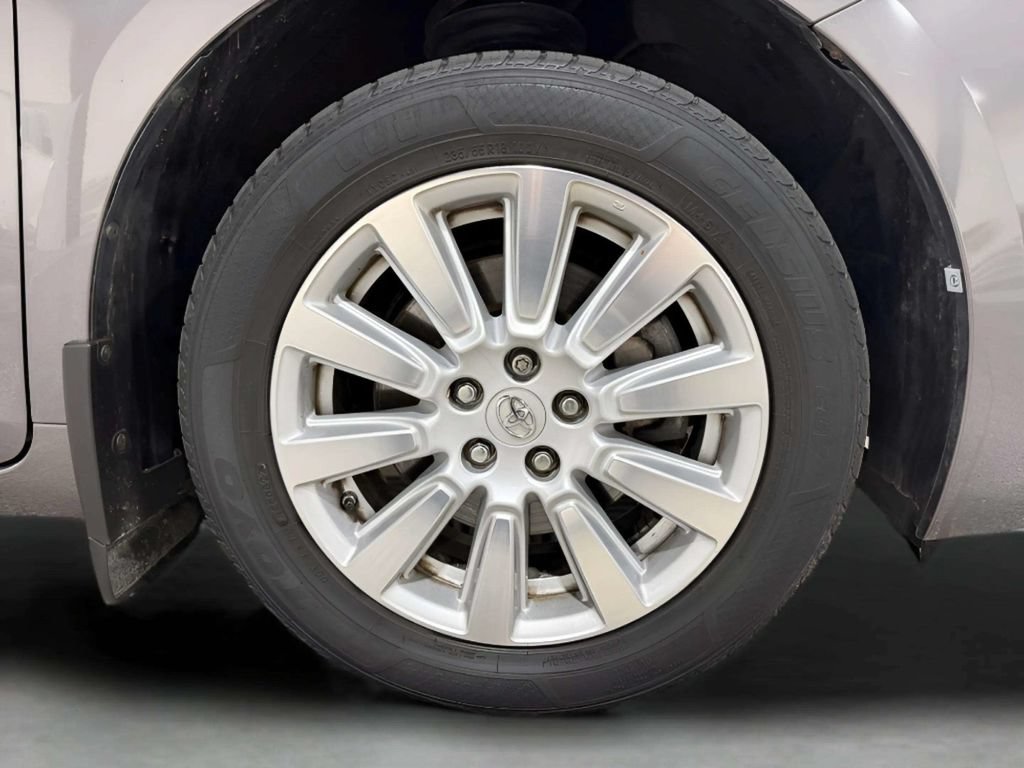 Used 2017 Toyota Sienna Limited AWD/4WD image 47