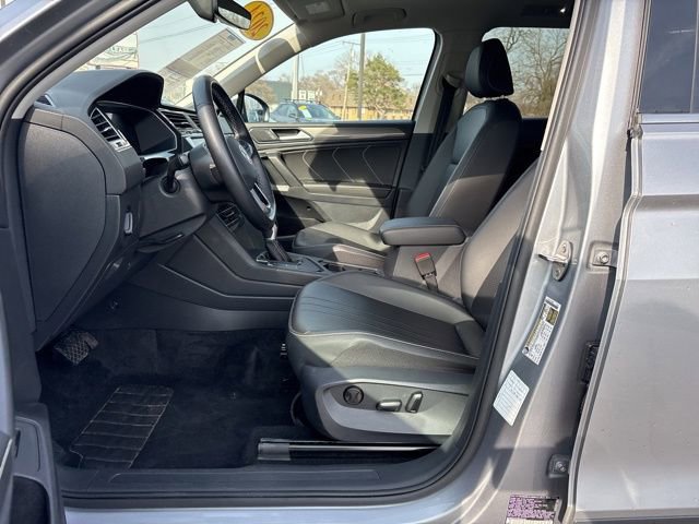 Used 2024 Volkswagen Tiguan SE image 19
