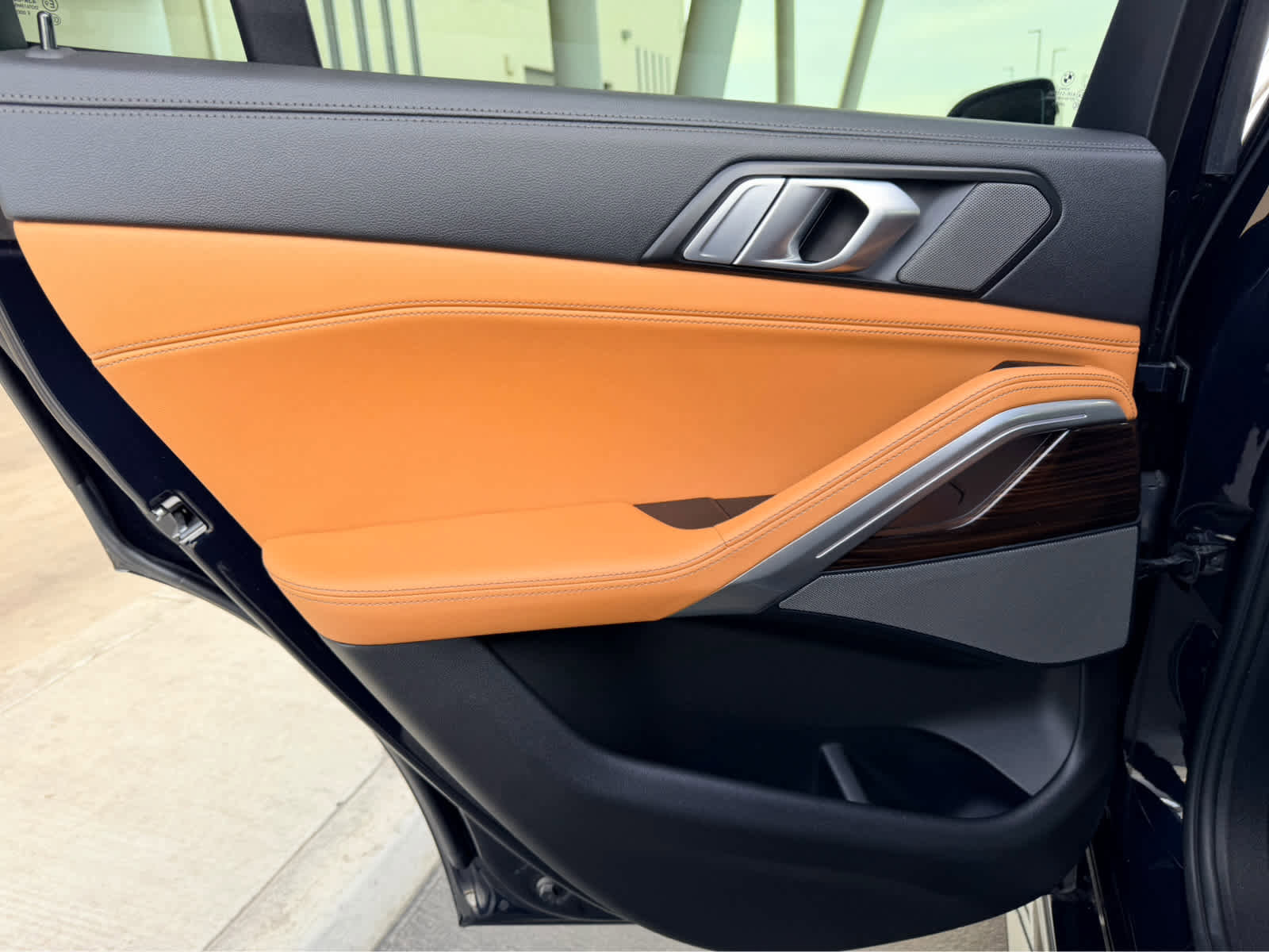 Used 2023 BMW X6 xDrive40i w/ M Sport Package image 18