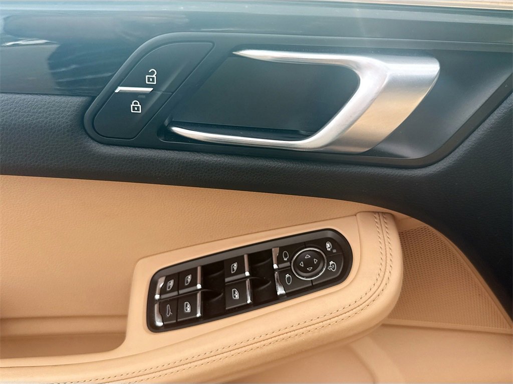 Used 2021 Porsche Macan image 19