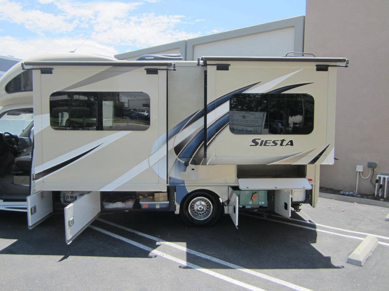 Used 2017 Mercedes-Benz Sprinter 3500 image 16