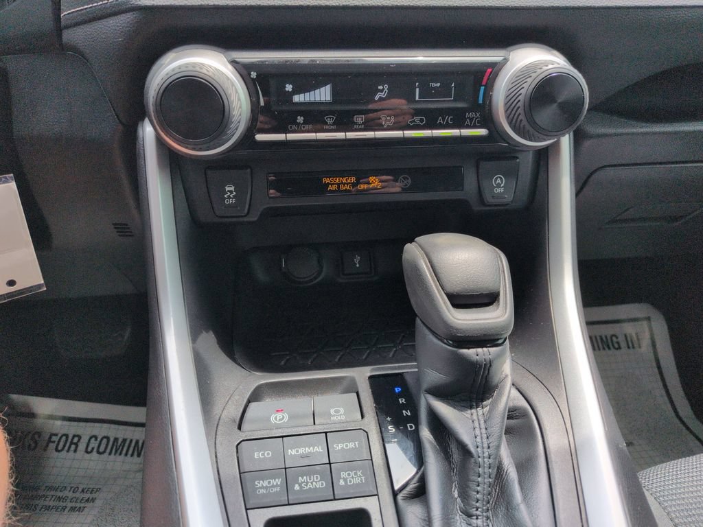 Certified 2021 Toyota RAV4 LE AWD/4WD image 18