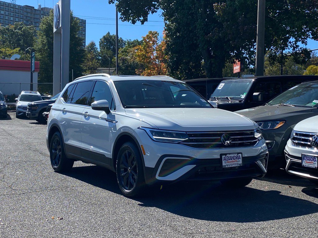 Certified 2024 Volkswagen Tiguan SE