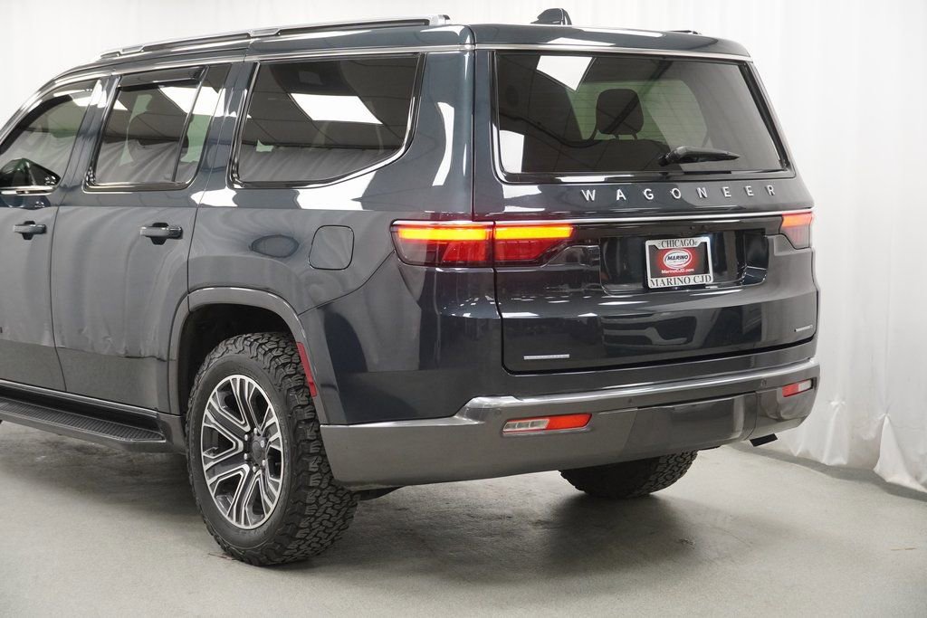Certified 2022 Jeep Wagoneer Series III w/ Flexible Seating Group image 13