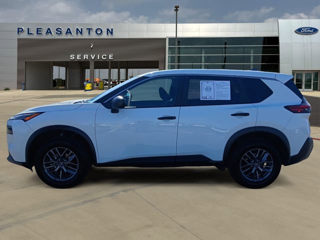 Used 2023 Nissan Rogue S image 2