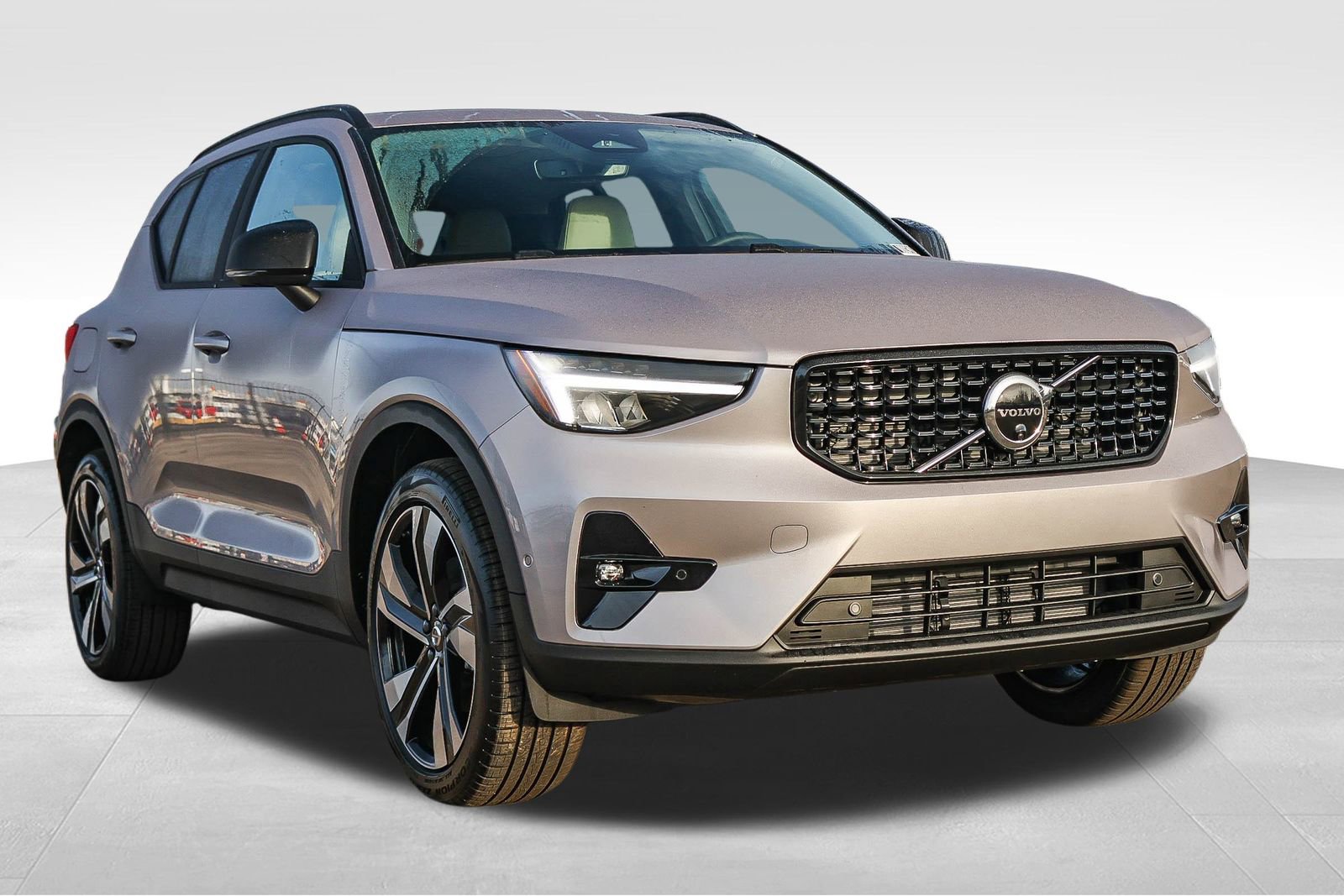 New 2026 Volvo XC40 B4 Plus w/ Climate Package image 3
