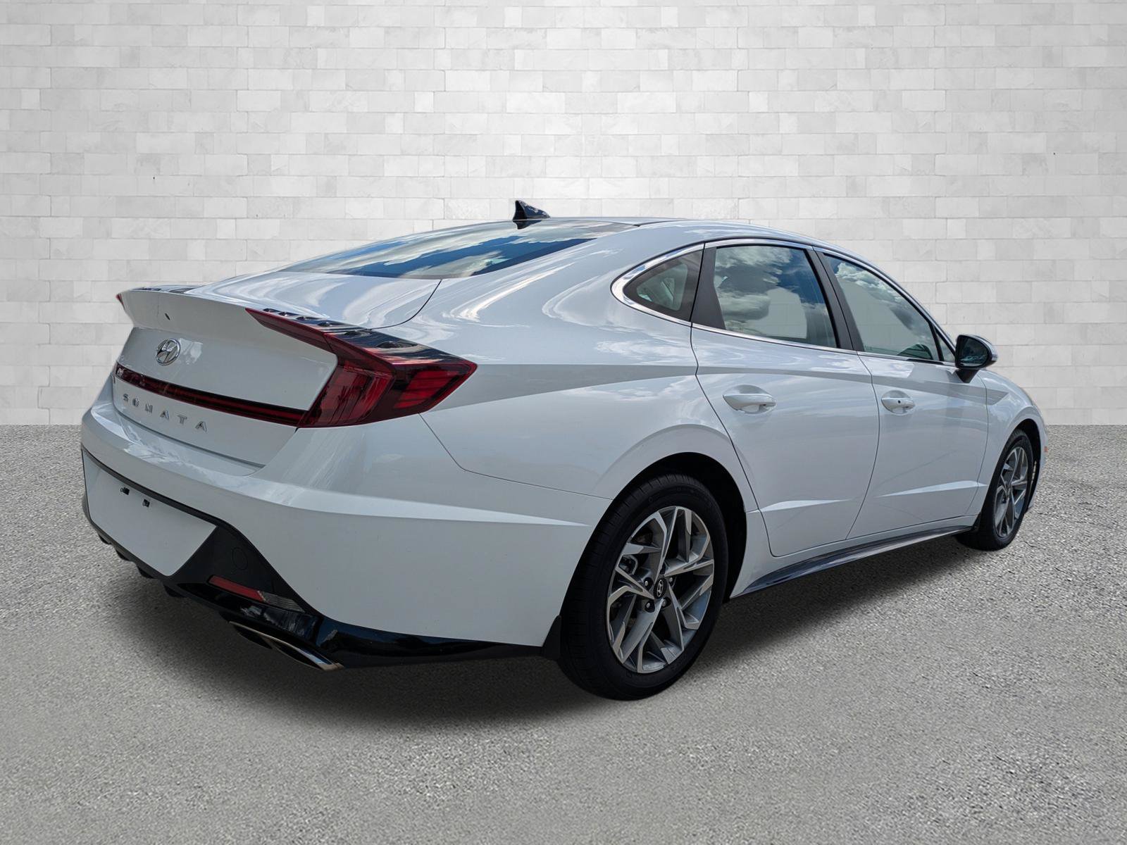 Certified 2023 Hyundai Sonata SEL FWD image 2