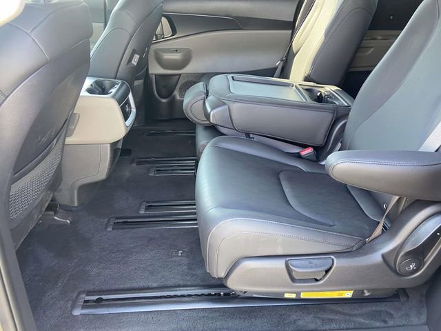 New 2025 Kia Carnival FWD image 8