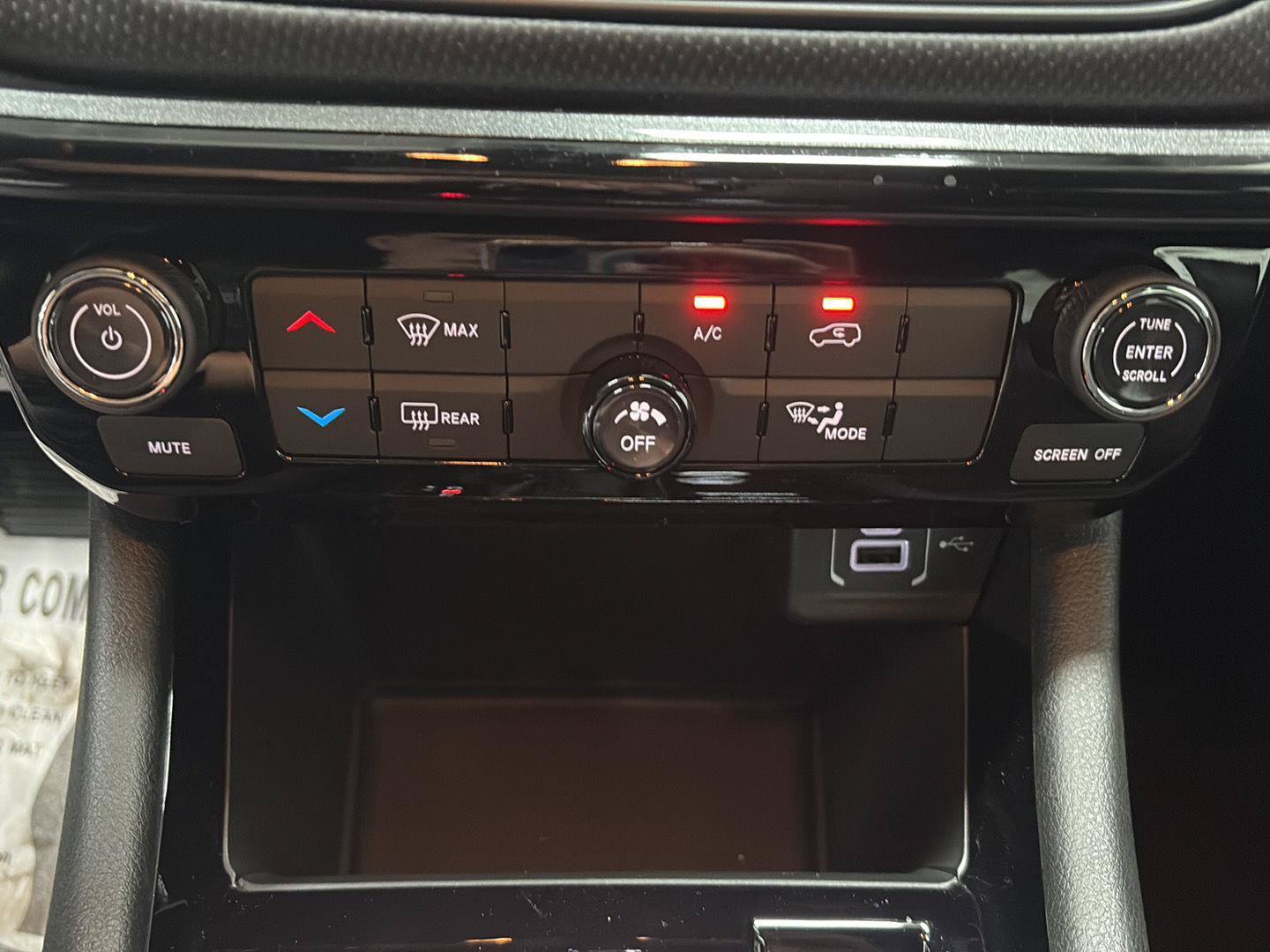 New 2026 Jeep Compass Latitude AWD/4WD image 15