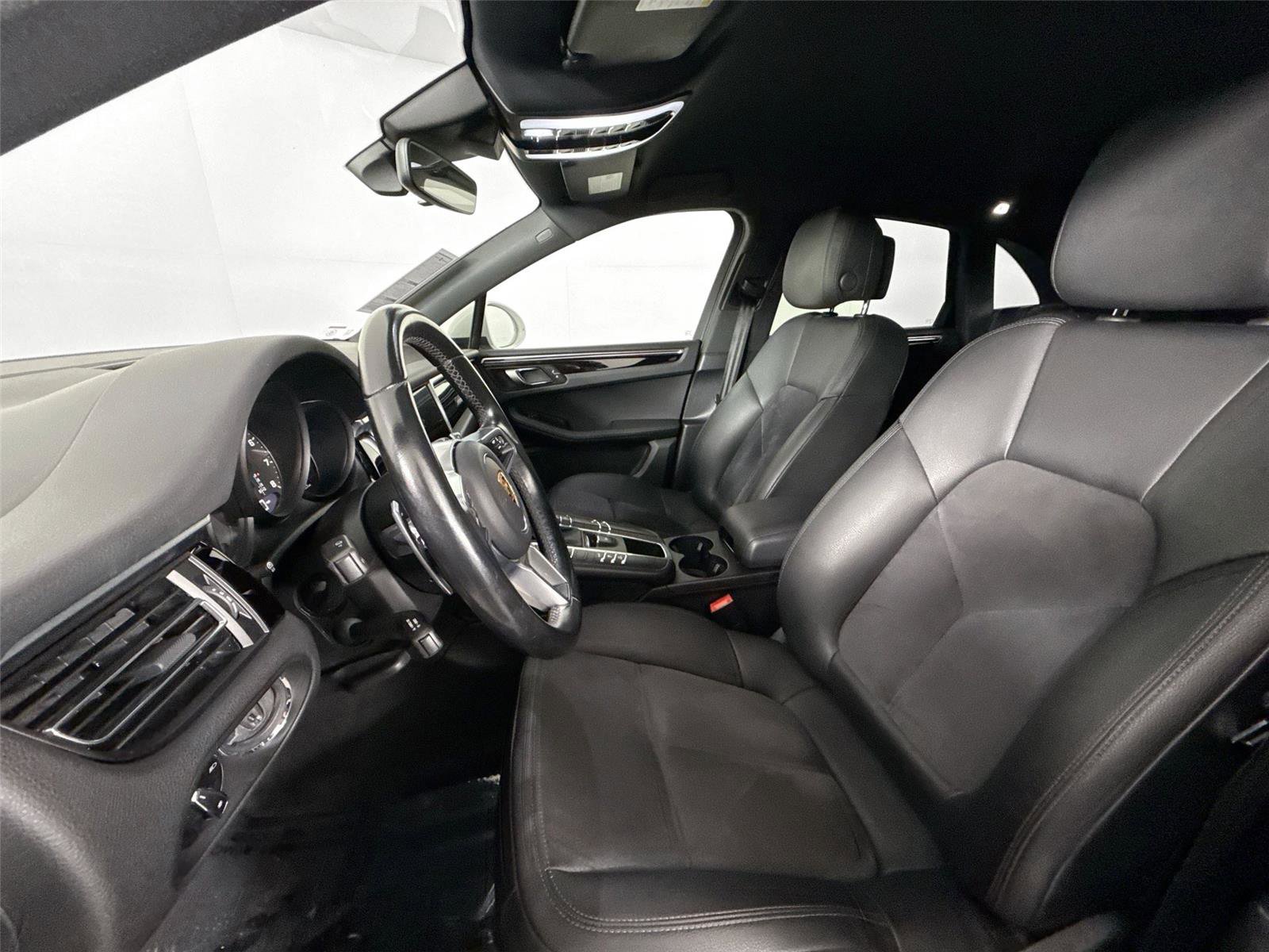 Used 2021 Porsche Macan image 3