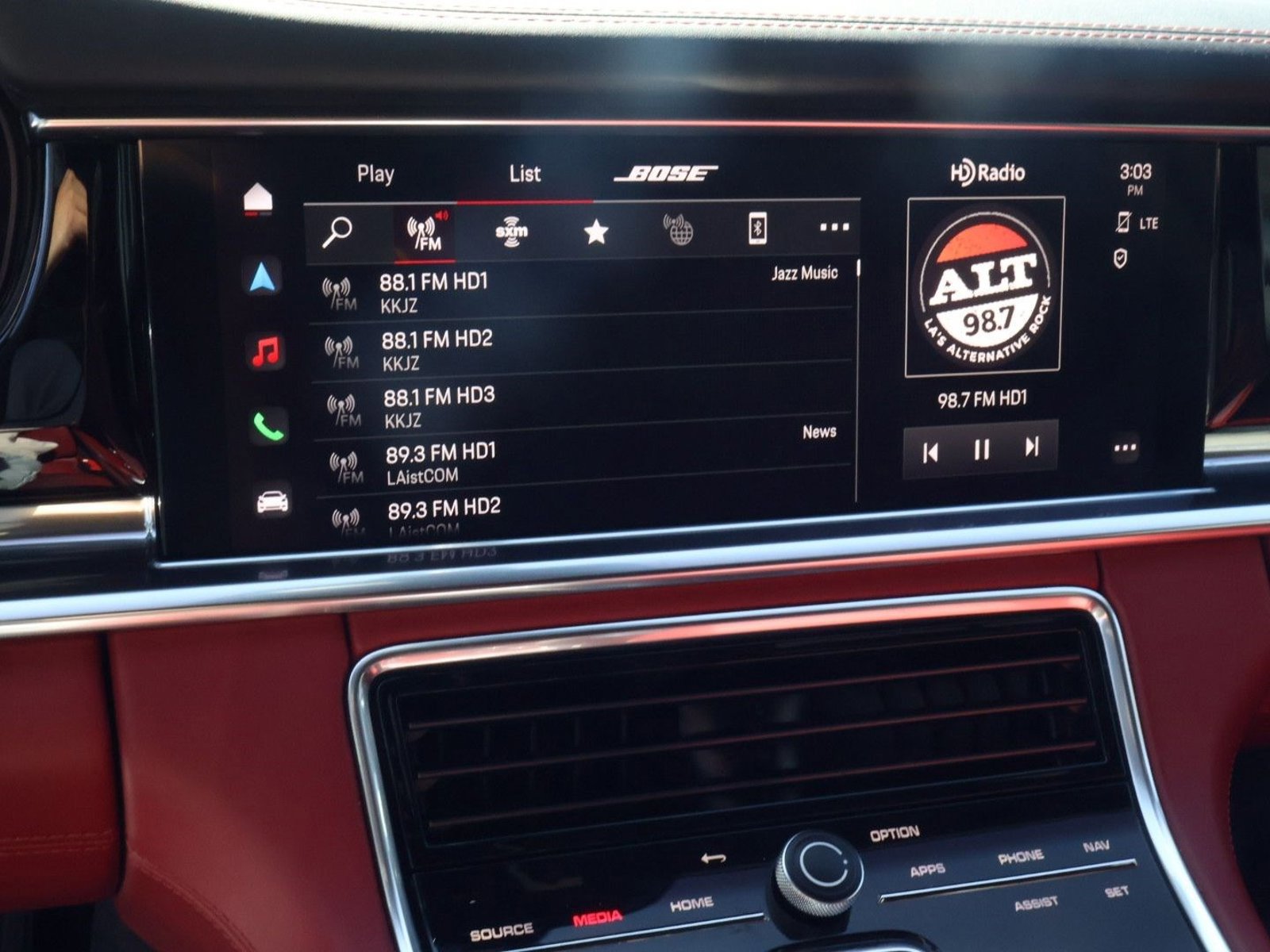 Certified 2022 Porsche Panamera 4 w/ Premium Package image 17