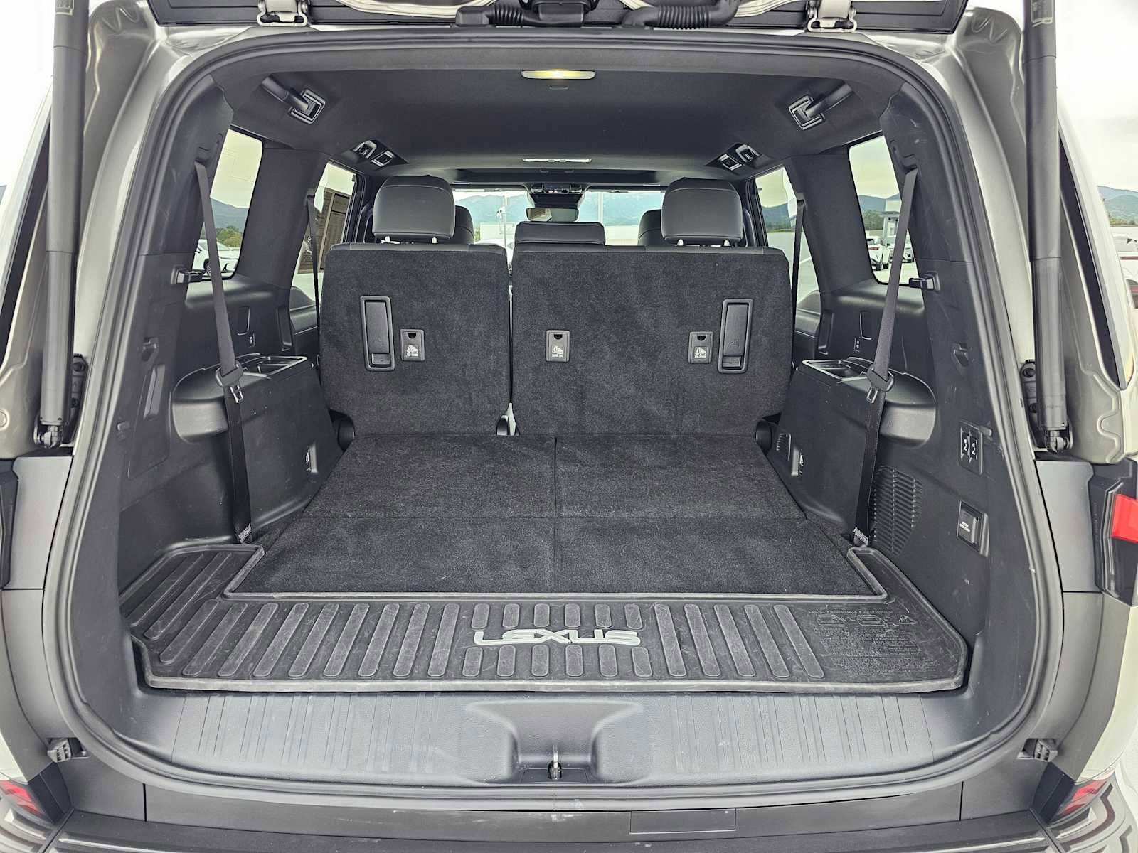 Used 2024 Lexus GX 550 w/ Accessory Package (2T) image 16