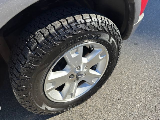 Used 2004 Ford Explorer XLT AWD/4WD image 18