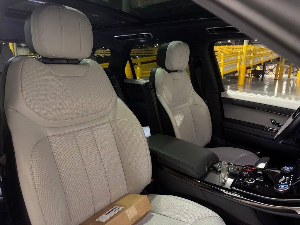 Used 2023 Land Rover Range Rover Sport SE Dynamic AWD/4WD image 4