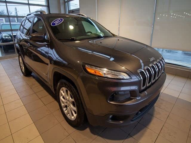 Used 2017 Jeep Cherokee Latitude w/ Cold Weather Group image 5