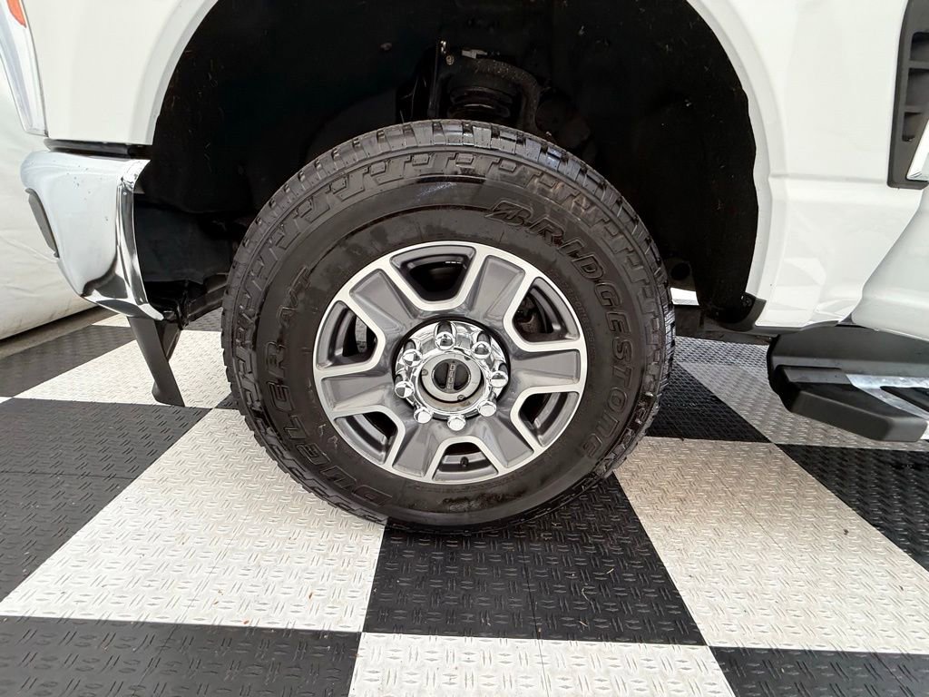 Used 2023 Ford F250 Lariat w/ FX4 Off-Road Package AWD/4WD image 10