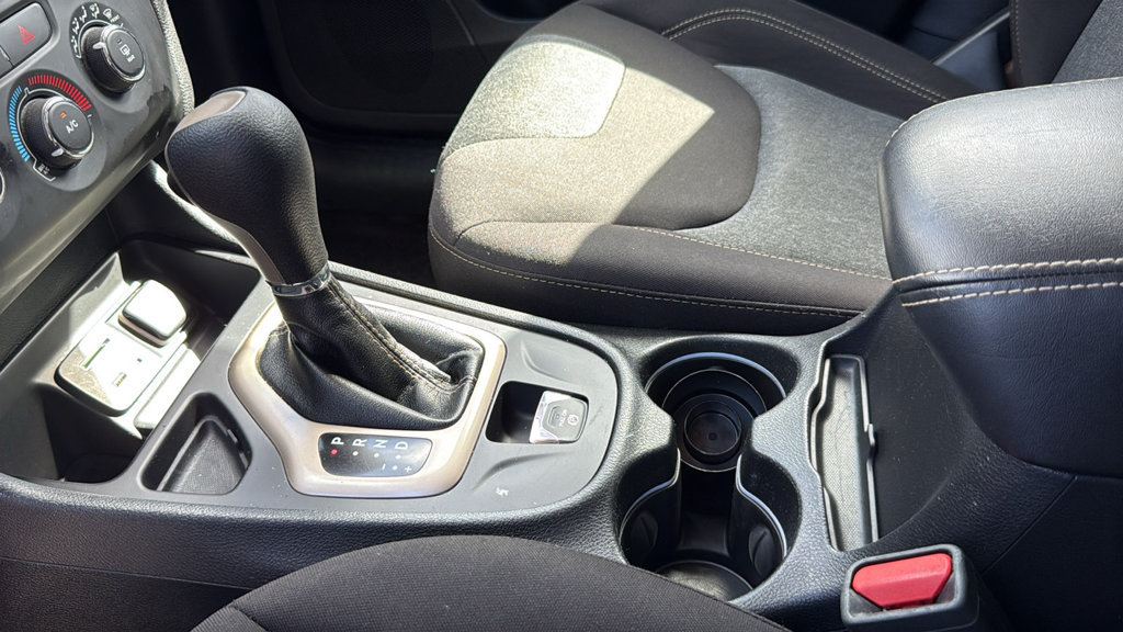 Used 2018 Jeep Cherokee Latitude FWD image 36