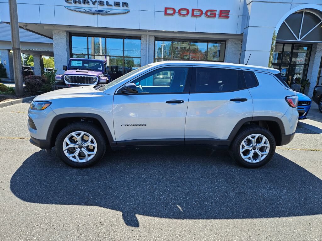 Used 2025 Jeep Compass Sport AWD/4WD image 2