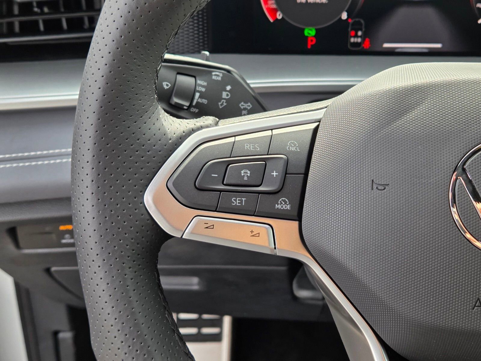 New 2026 Volkswagen Tiguan SE R-Line FWD image 12