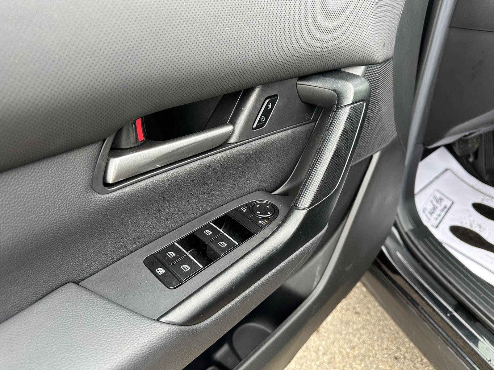 Used 2025 MAZDA CX-50 AWD 2.5 S w/ Premium Package image 18