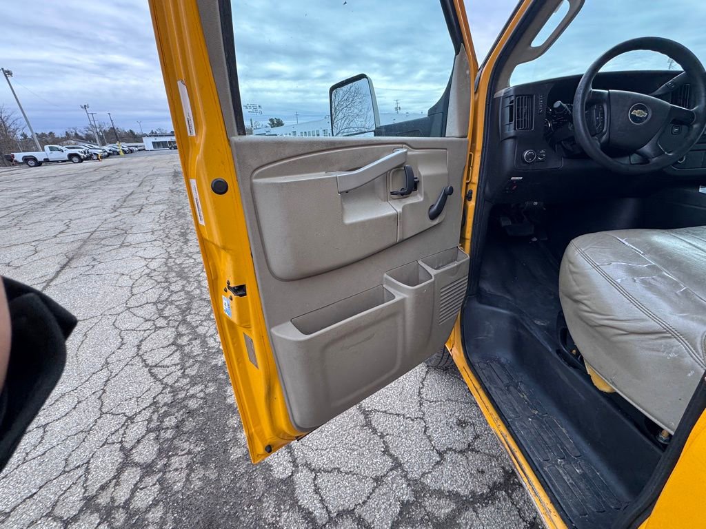 Used 2016 Chevrolet Express 3500 RWD image 13