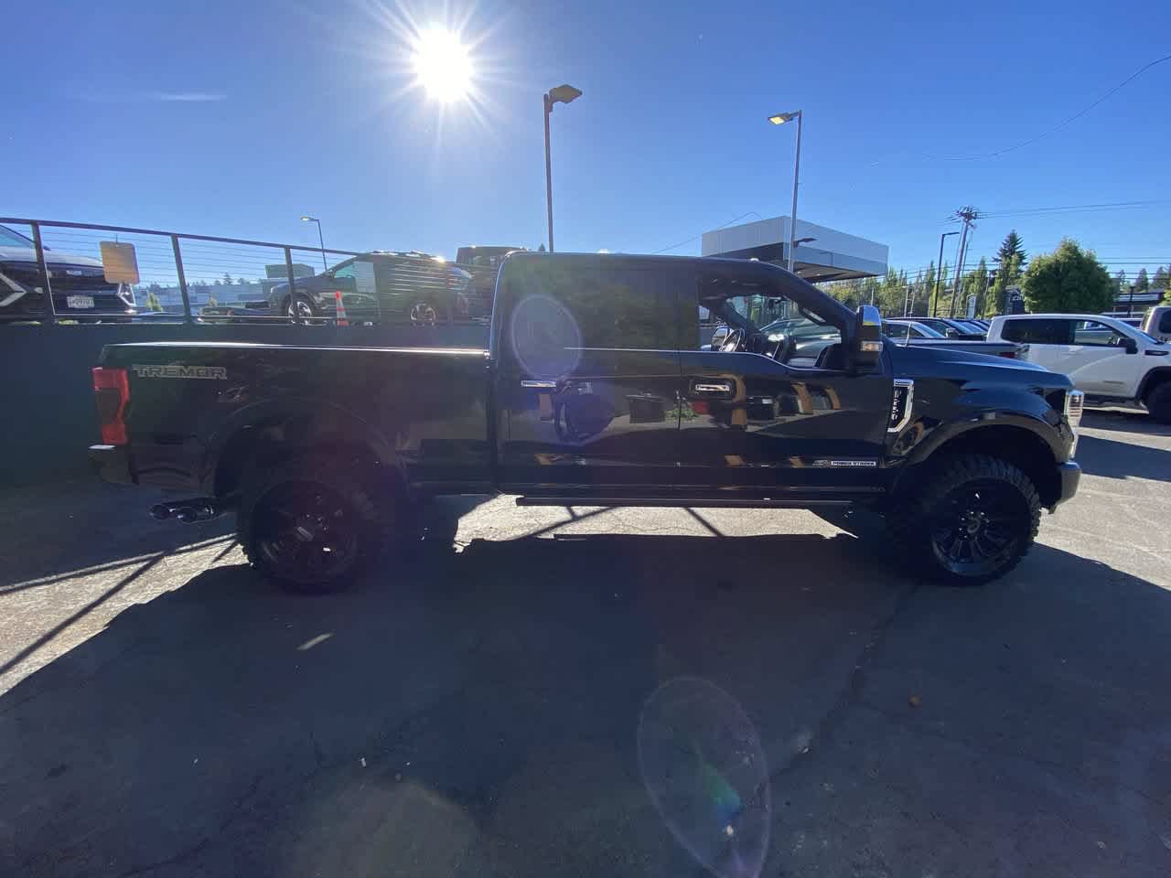 Used 2022 Ford F250 Platinum w/ Tremor Off-Road Package AWD/4WD image 7
