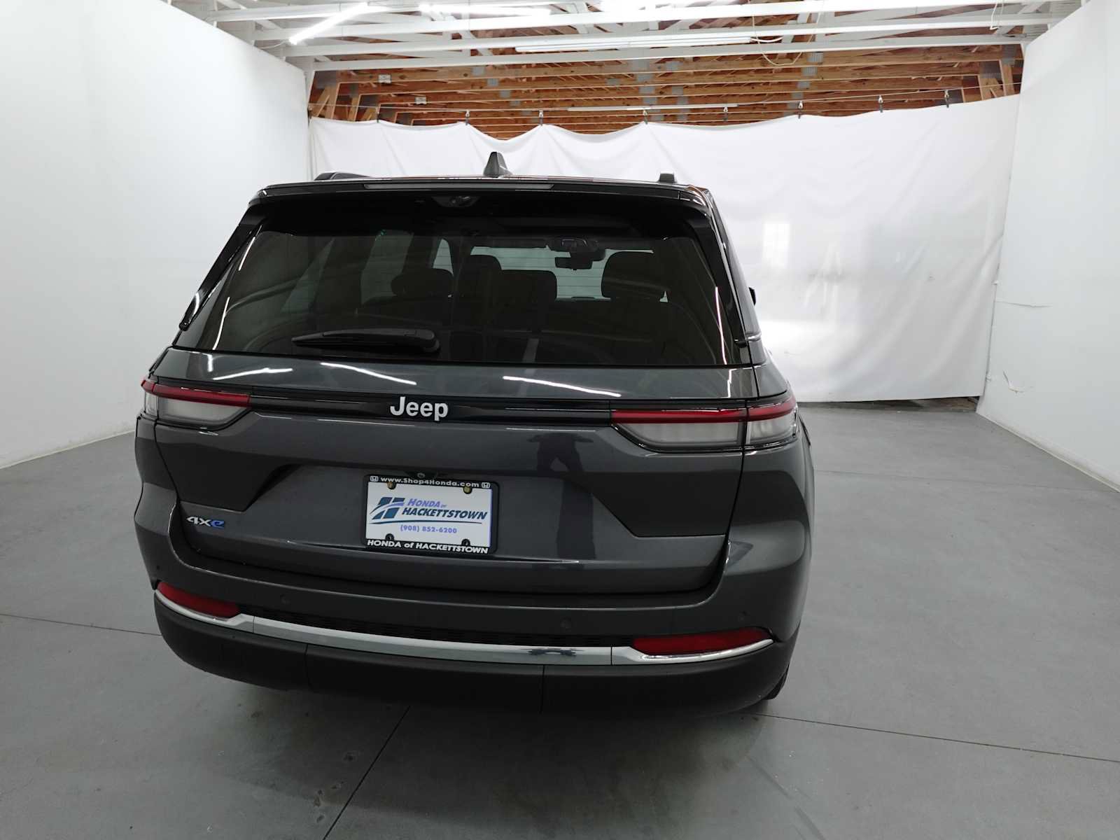 Used 2023 Jeep Grand Cherokee 4WD 4xe w/ Luxury Tech Group II image 5