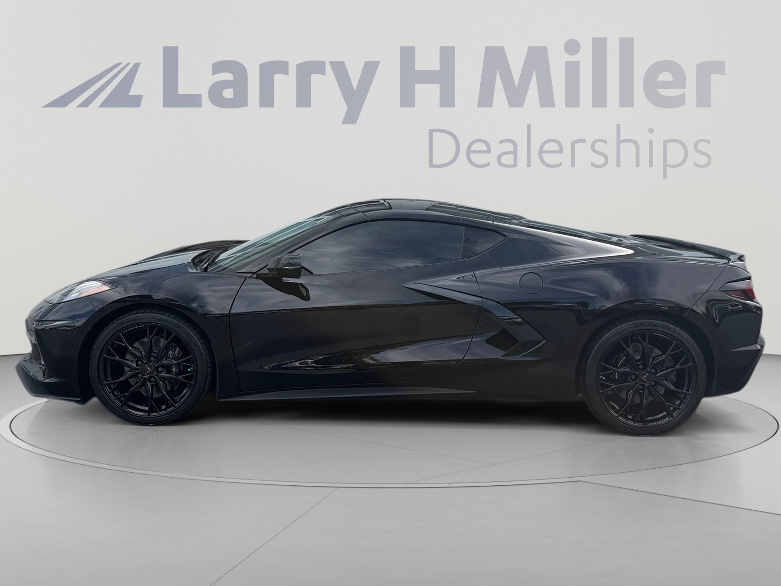Used 2025 Chevrolet Corvette Stingray Coupe w/ 1LT RWD image 2