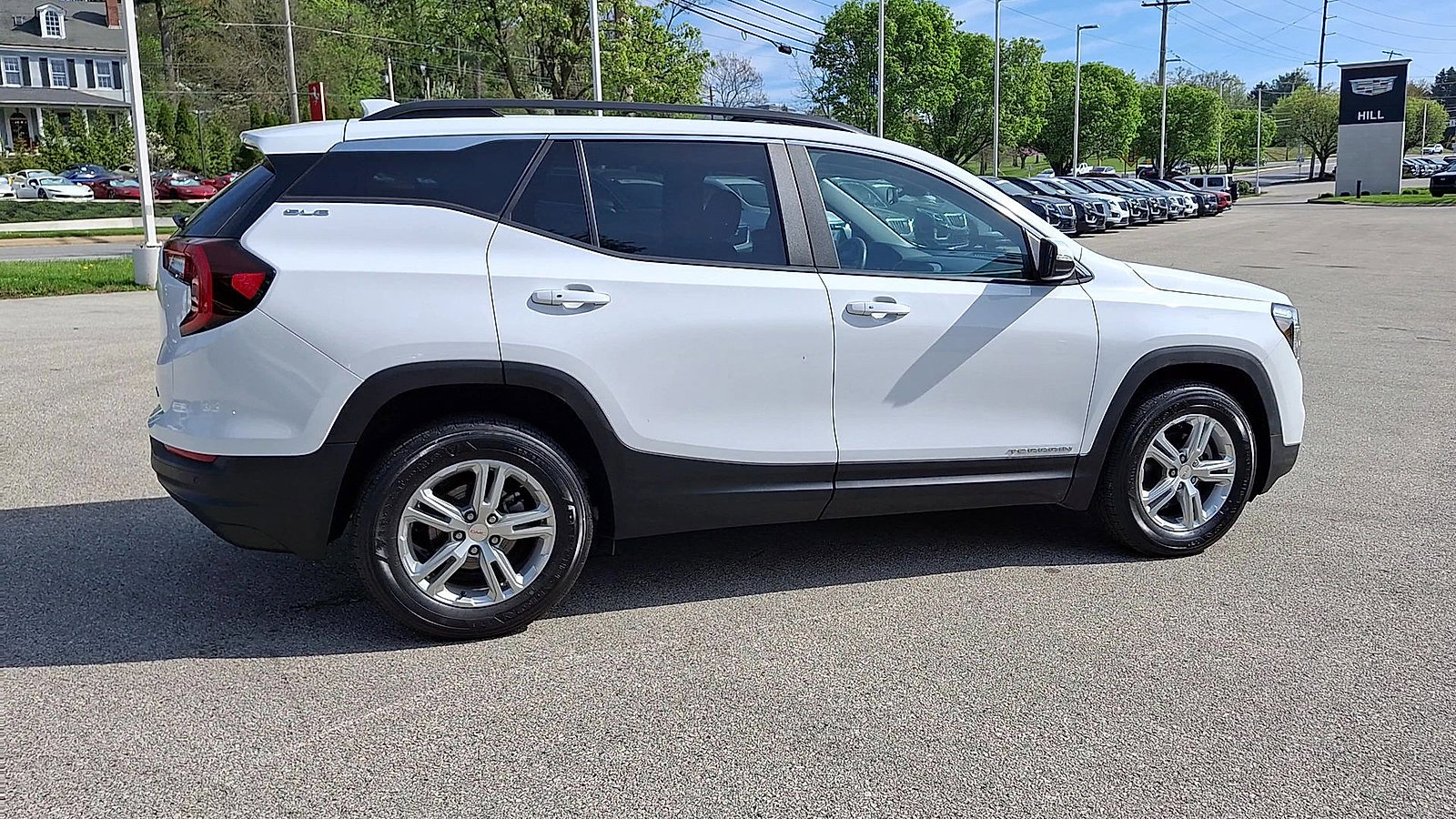 Certified 2022 GMC Terrain SLE w/ Driver Convenience Package AWD/4WD image 9