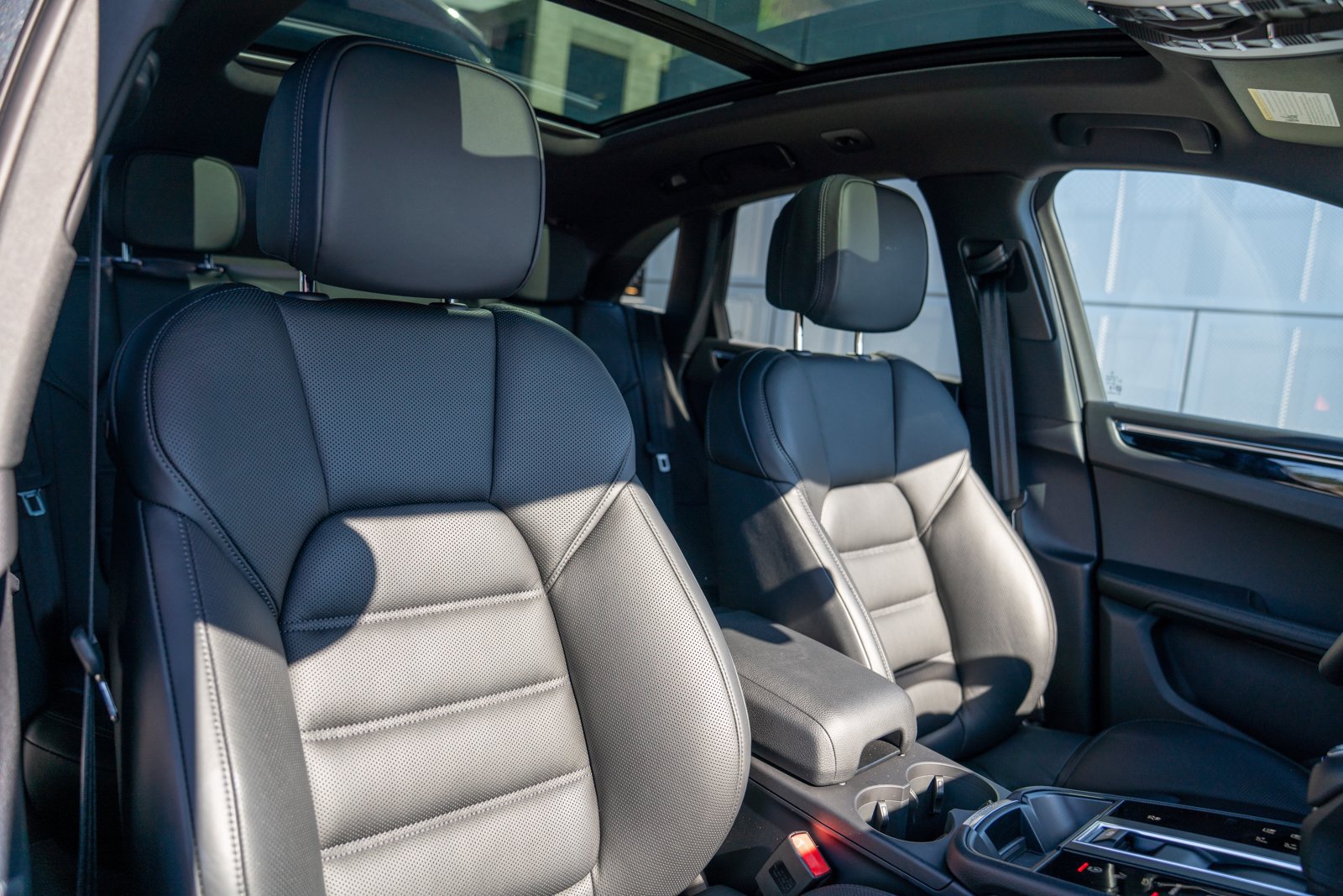 Certified 2026 Porsche Macan AWD/4WD image 26