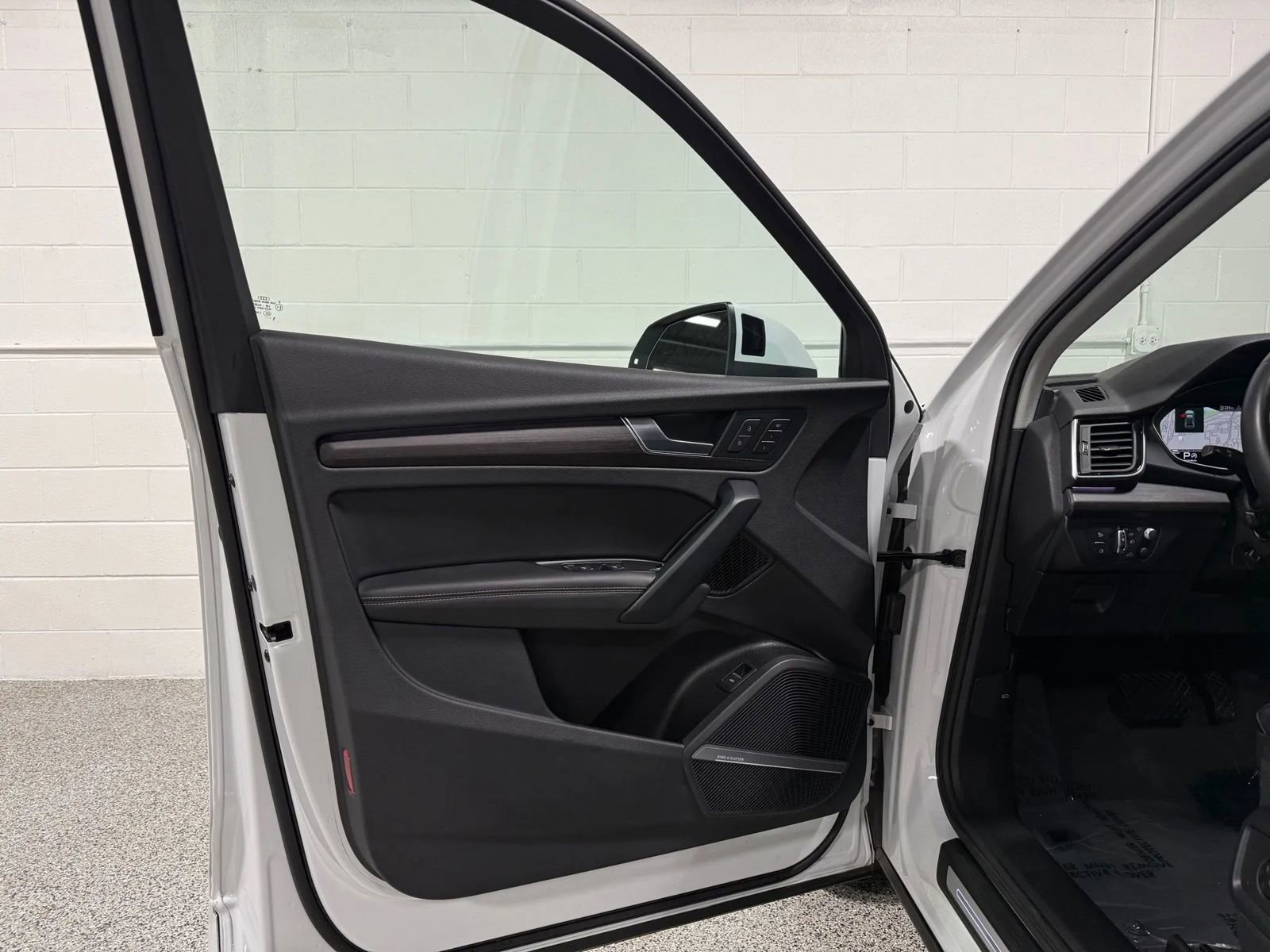 Used 2022 Audi Q5 2.0T Prestige w/ Prestige Package image 11