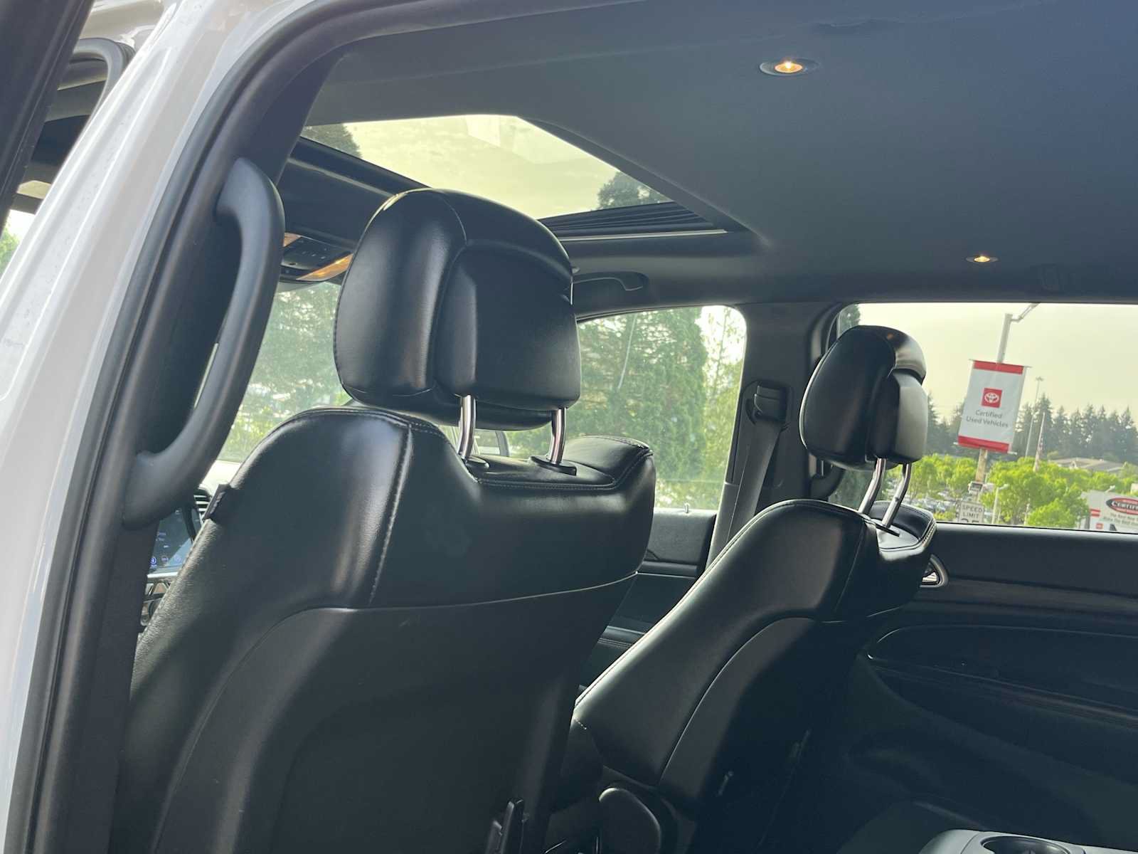 Used 2019 Jeep Grand Cherokee Altitude AWD/4WD image 14