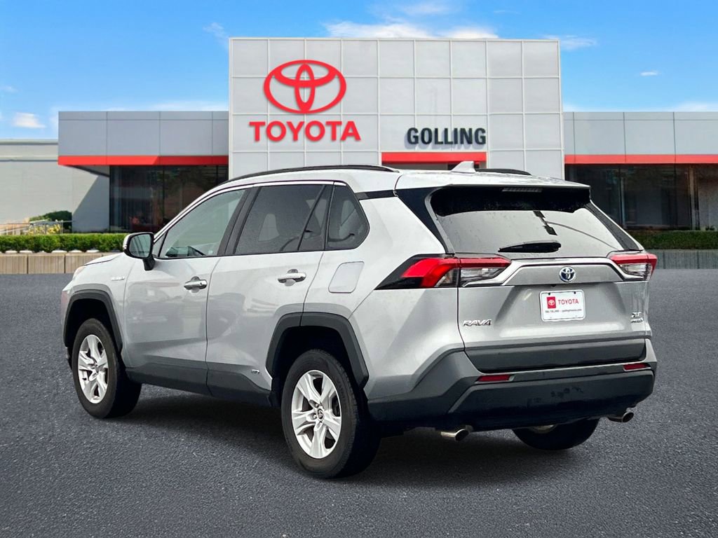 Used 2021 Toyota RAV4 XLE w/ Convenience Package image 4