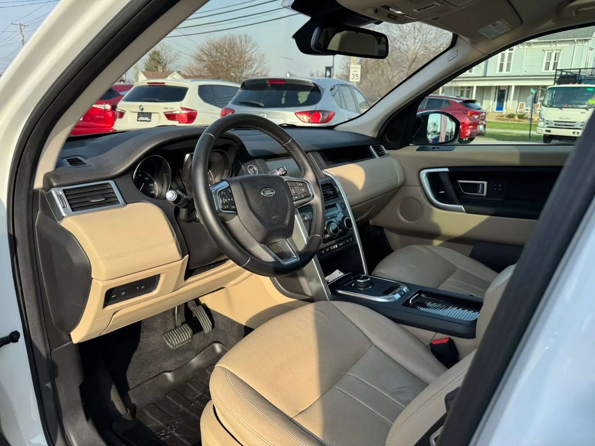 Used 2018 Land Rover Discovery Sport HSE image 26