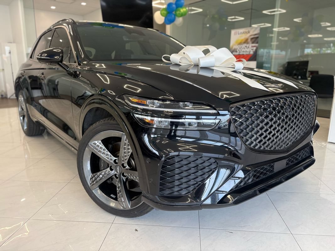 Used 2024 Genesis GV70 2.5T w/ Sport Prestige Package AWD/4WD image 3