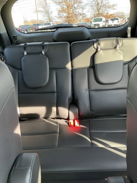 Used 2024 Ford Explorer XLT w/ Equipment Group 202A image 21