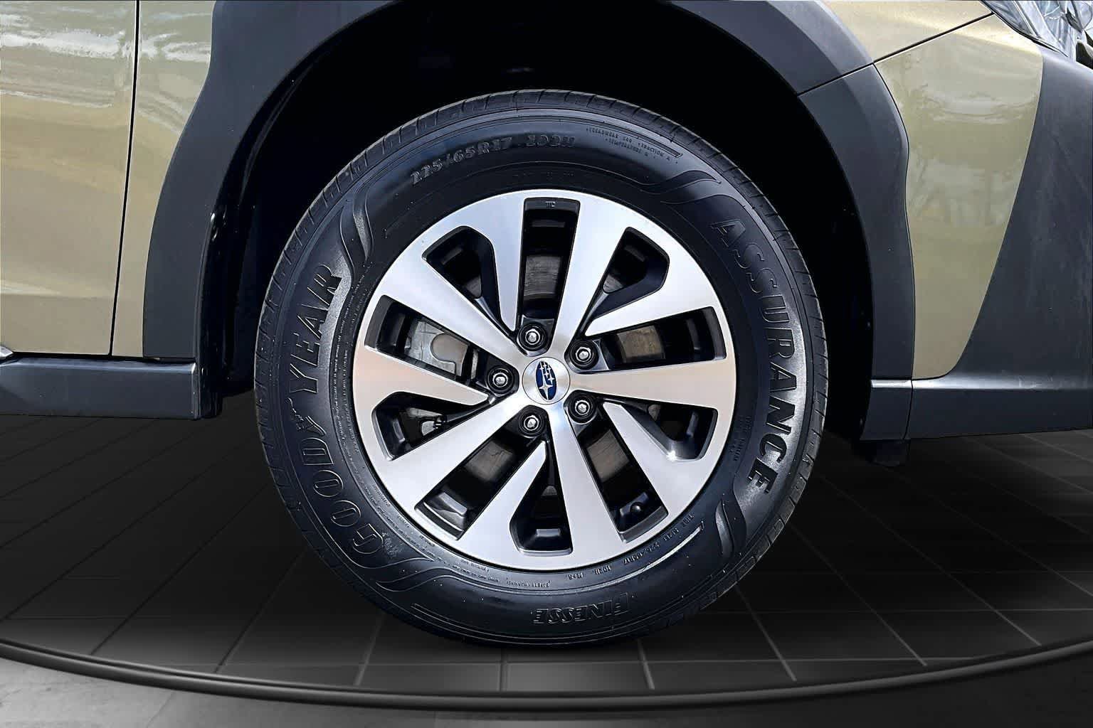 Used 2025 Subaru Outback Premium AWD/4WD image 34