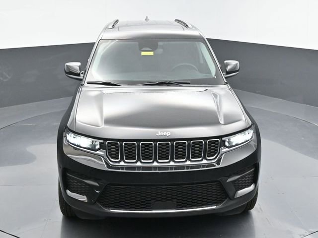 Used 2024 Jeep Grand Cherokee Laredo X image 32